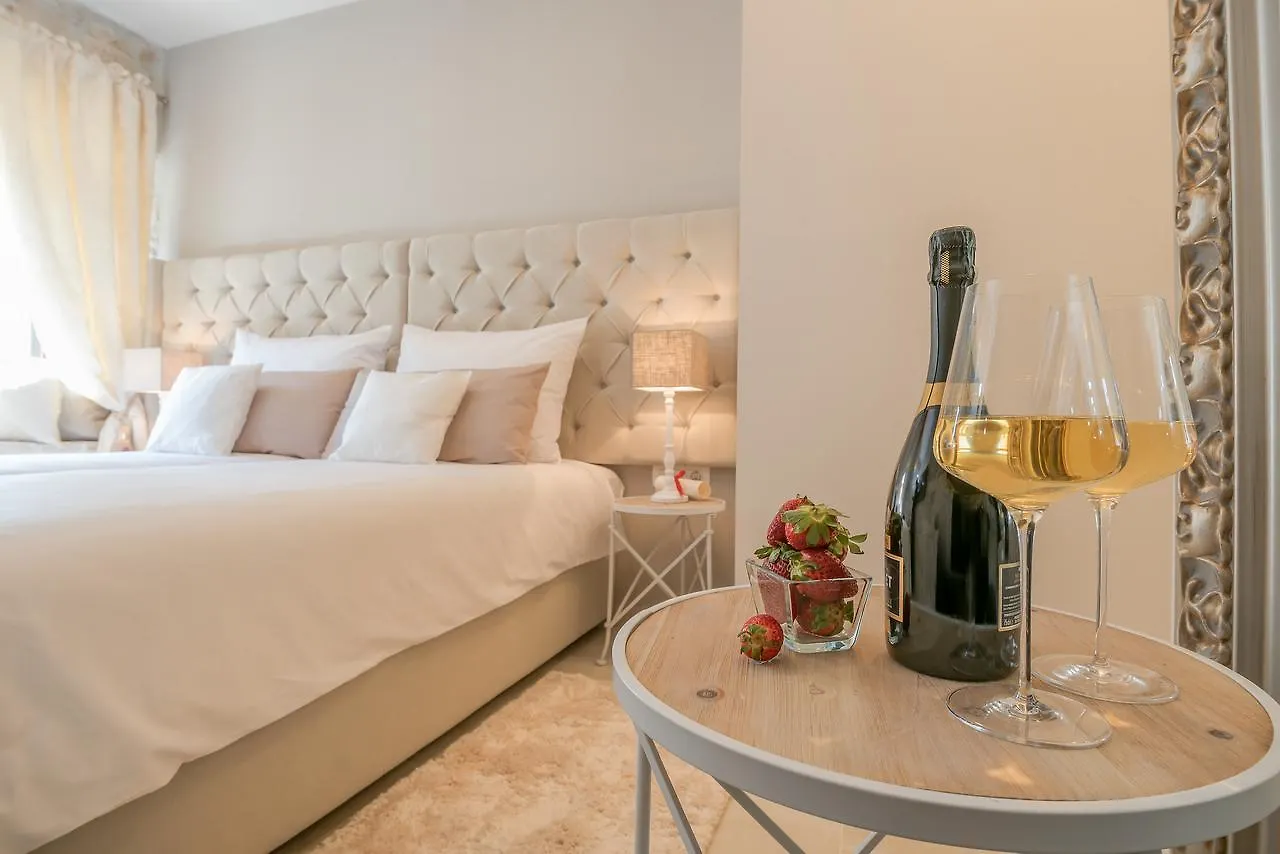 Jupiter Lux Rooms Split