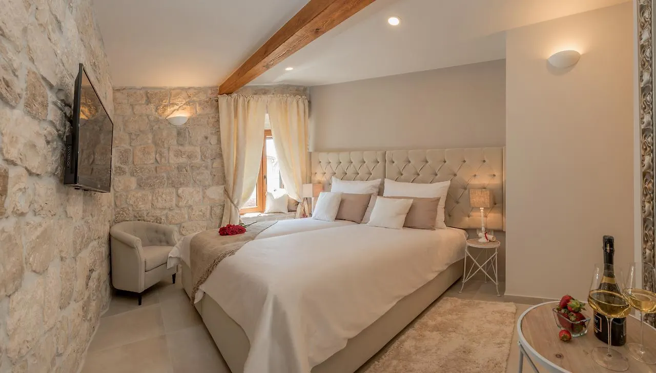 Jupiter Lux Rooms Split Bed and breakfast