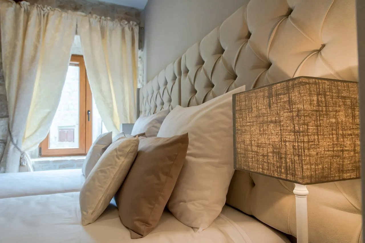 Jupiter Lux Rooms Split 4*,  Croacia
