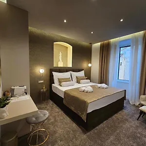 Ma Pe Luxury Pensión