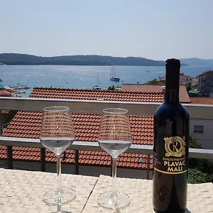 https://apartments-krizanac.hotels-in-trogir.com