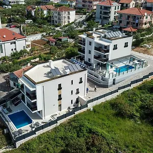 https://villa-21.hotels-in-trogir.com