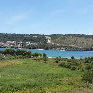 https://bridge-and-beach-apartments.hotels-in-trogir.com